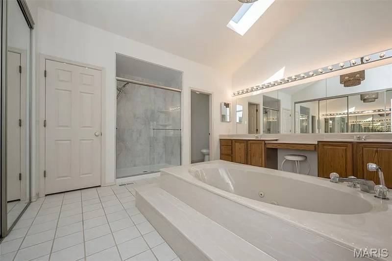 Separate toilet closet — 440 Meramec Way, St Charles, MO 63303