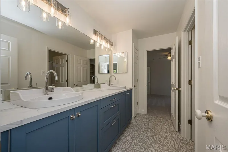 Double vanity — 440 Meramec Way, St Charles, MO 63303