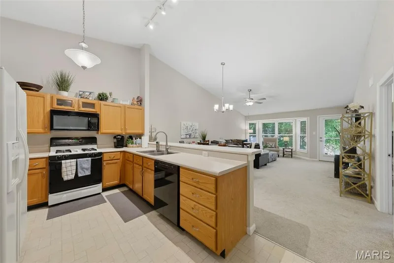 105 Maryland Drive #94B, O'Fallon, MO 63366 — listing photo 15 of 27