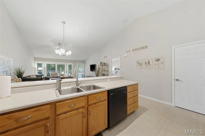 105 Maryland Drive #94B, O'Fallon, MO 63366 — listing photo 17 of 27