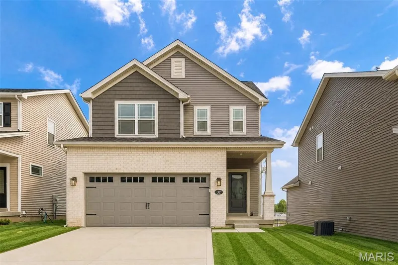 32 Wingtip Court, St Peters, MO — listing photo 1