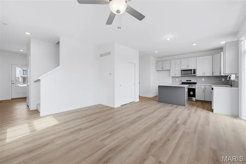 Family Room Open to the Kitchen — 32 Wingtip Court, St Peters, MO 63376