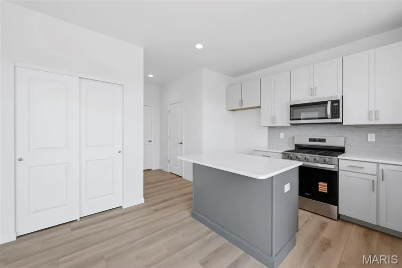 Kitchen with Pantry and Island in Contrasting Color — 32 Wingtip Court, St Peters, MO 63376