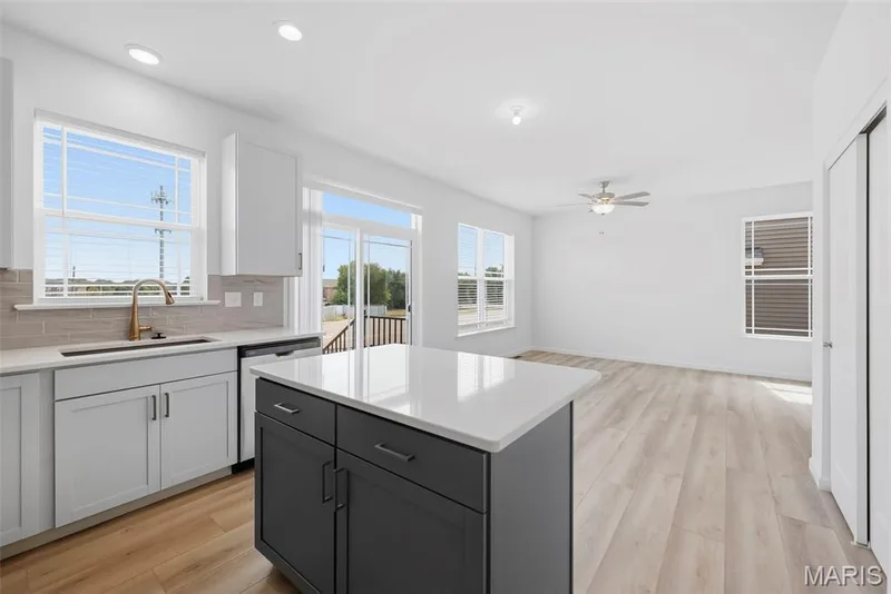 Kitchen open to Family Room — 32 Wingtip Court, St Peters, MO 63376