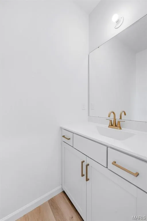 Main Floor Powder Room — 32 Wingtip Court, St Peters, MO 63376