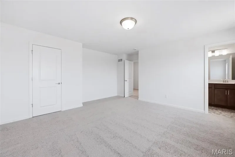 Primary Bedroom Suite with Walk in Closrt — 32 Wingtip Court, St Peters, MO 63376