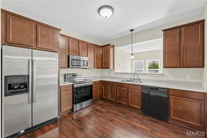 42 in Cabinets with Crown Molding, Granite Countertops and Stainless Steel Appliances in Kitchen — 1700 Coupru Court, St Peters, MO 63376