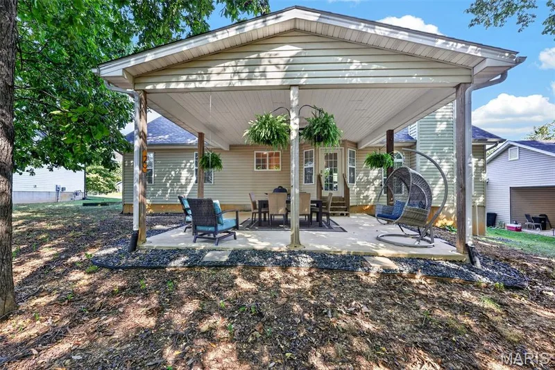 903 Indian Rock Court, Wentzville, MO 63385 — listing photo 4 of 40