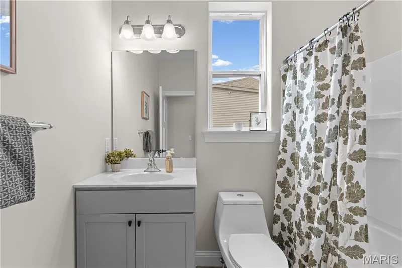 Hall Bath — 89 Alta Mira Court, Dardenne Prairie, MO 63368