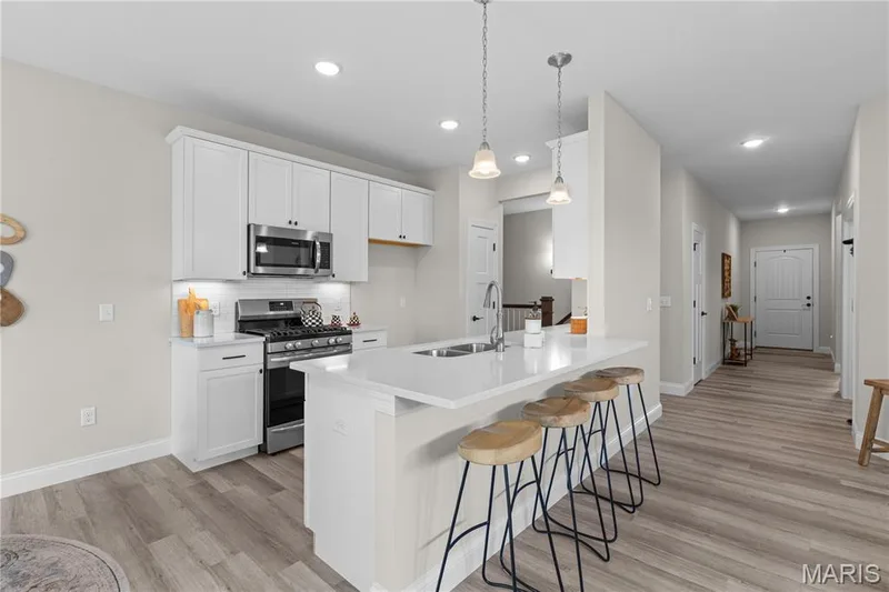 Quartz counters, gas range, new microwave, undercabinet lighting 42" soft close cabinets and 4 stooled breakfast bar. — 89 Alta Mira Court, Dardenne Prairie, MO 63368