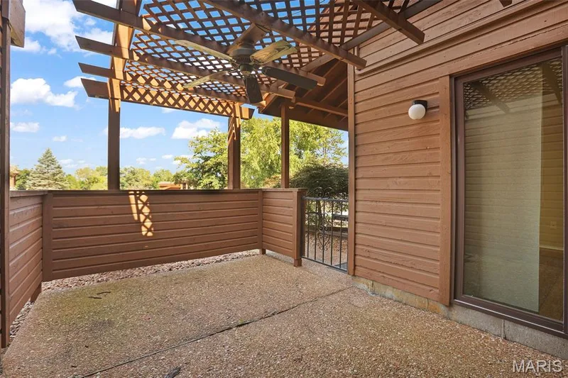 226 Hemingway Lane #C, Weldon Spring, MO 63304 — listing photo 2 of 38