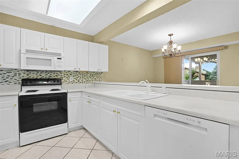 226 Hemingway Lane #C, Weldon Spring, MO 63304 — listing photo 9 of 38