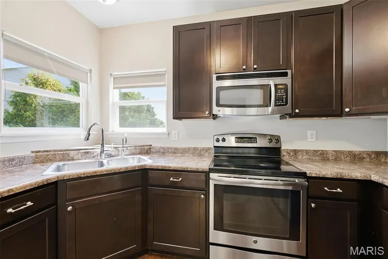 995 Harmony Lake Parkway, Cottleville, MO 63376 — listing photo 14 of 38