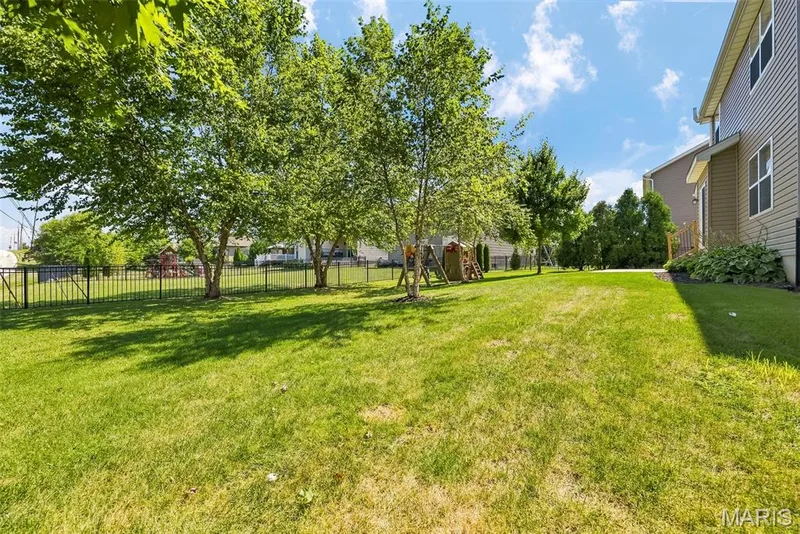 995 Harmony Lake Parkway, Cottleville, MO 63376 — listing photo 8 of 38