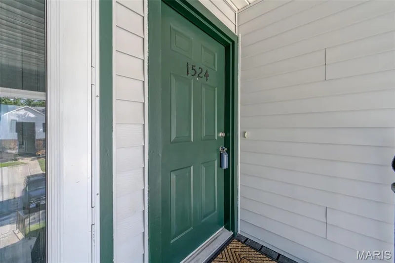 1524 Surrey Lane #D, St Charles, MO 63304 — listing photo 3 of 27
