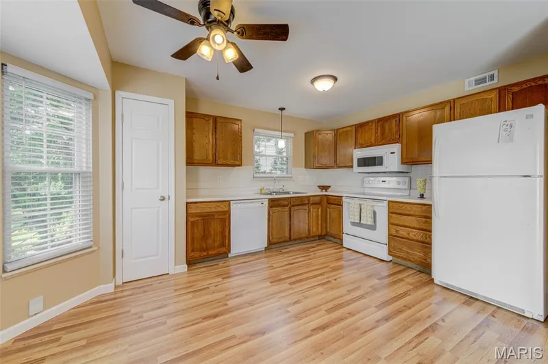 1524 Surrey Lane #D, St Charles, MO 63304 — listing photo 9 of 27