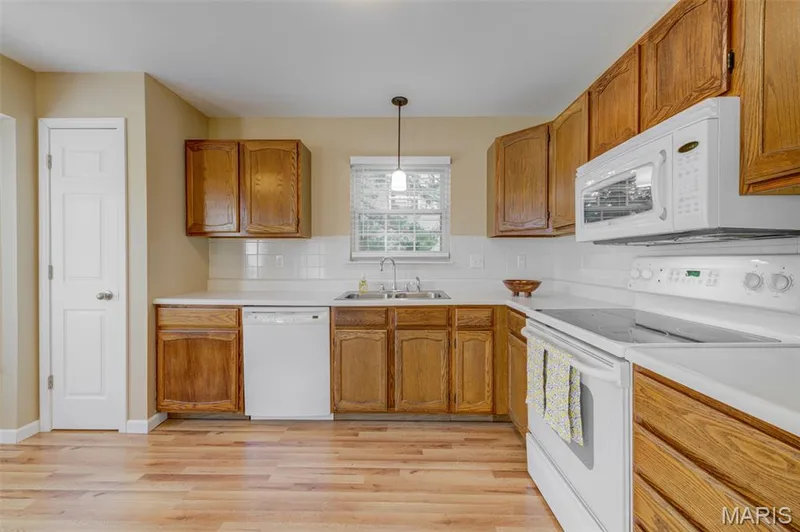 1524 Surrey Lane #D, St Charles, MO 63304 — listing photo 10 of 27