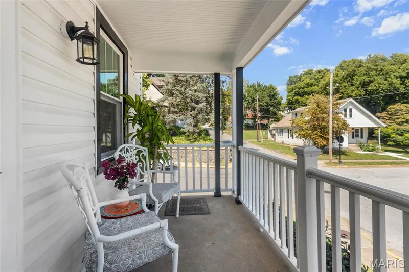 700 S Benton, St Charles, MO 63301 — listing photo 4 of 34