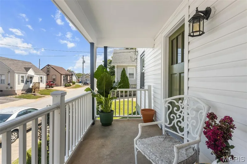 700 S Benton, St Charles, MO 63301 — listing photo 5 of 34