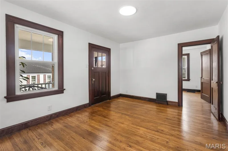 700 S Benton, St Charles, MO 63301 — listing photo 7 of 34