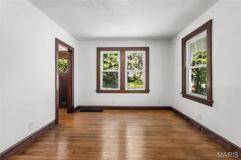 700 S Benton, St Charles, MO 63301 — listing photo 9 of 34