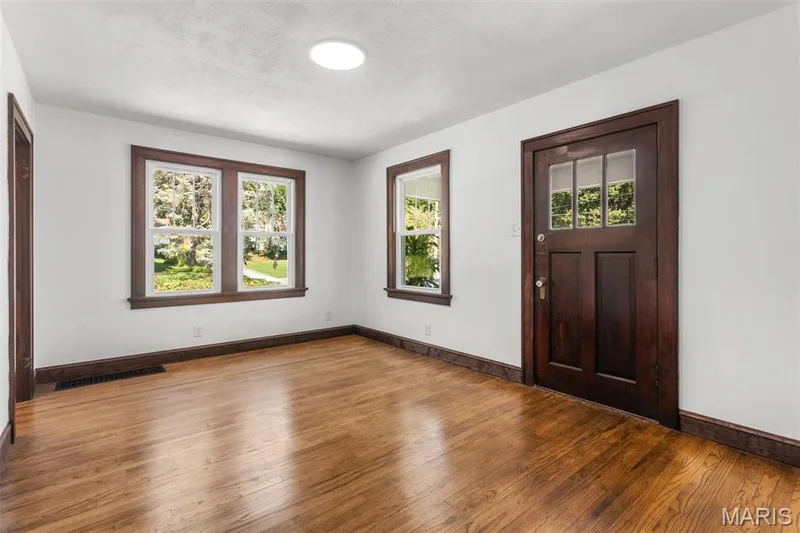 700 S Benton, St Charles, MO 63301 — listing photo 10 of 34