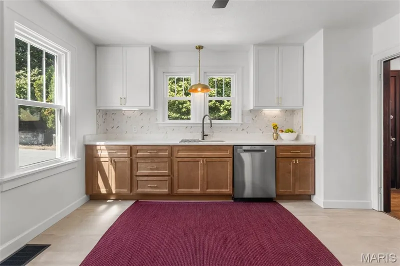 700 S Benton, St Charles, MO 63301 — listing photo 14 of 34