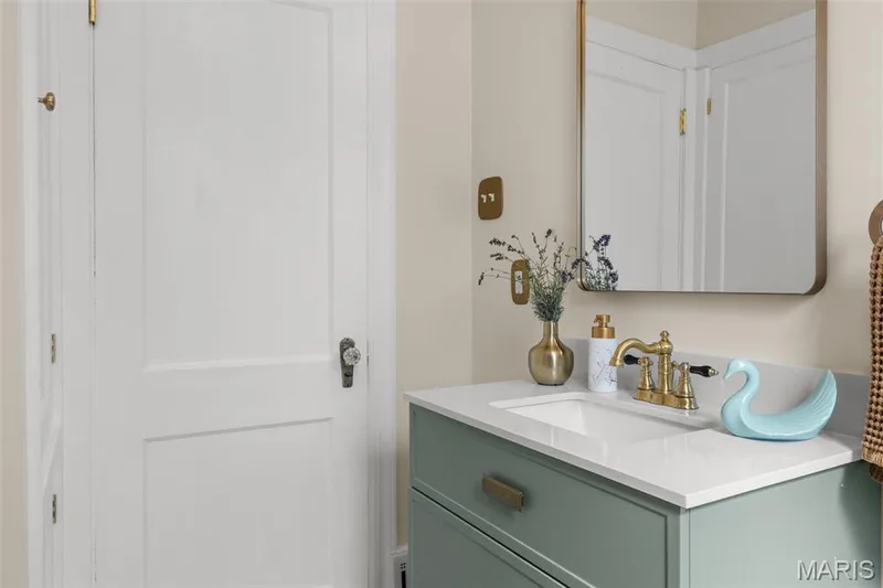 700 S Benton, St Charles, MO 63301 — listing photo 18 of 34