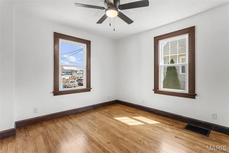 700 S Benton, St Charles, MO 63301 — listing photo 19 of 34