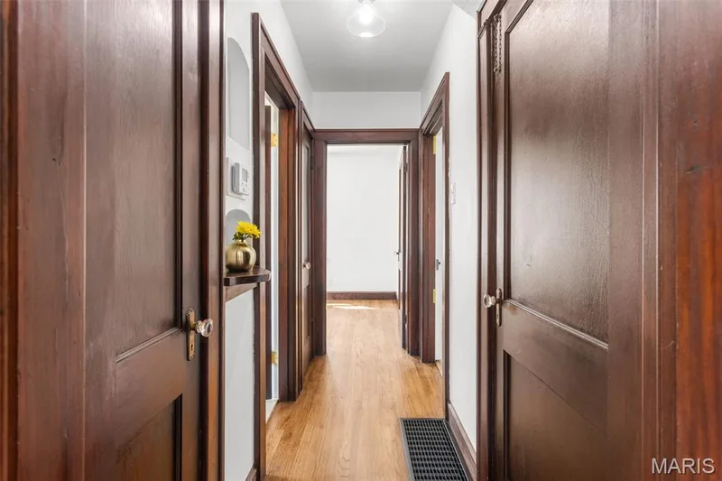 700 S Benton, St Charles, MO 63301 — listing photo 21 of 34