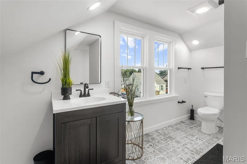 700 S Benton, St Charles, MO 63301 — listing photo 29 of 34