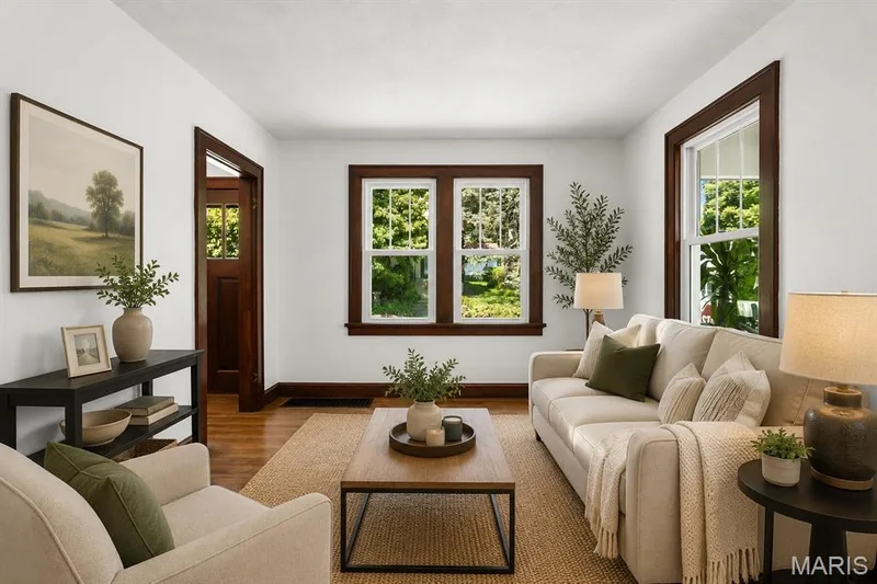 Staged — 700 S Benton, St Charles, MO 63301