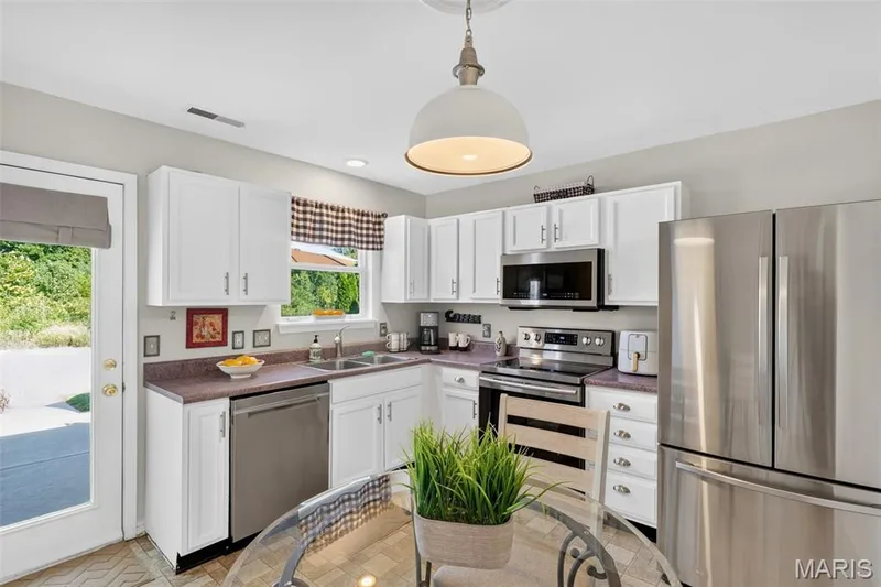312 Hawks View Drive, O'Fallon, MO 63368 — listing photo 6 of 24