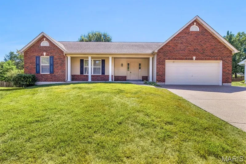 Handsome partial brick front — 882 Sara Beth Court, St Peters, MO 63376