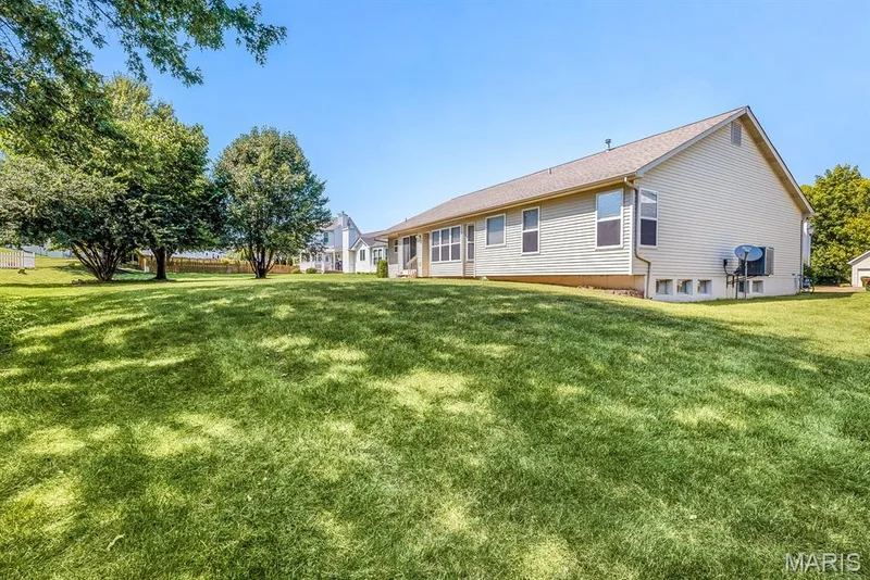 Side view of home — 882 Sara Beth Court, St Peters, MO 63376