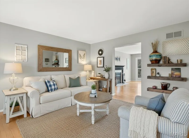 Virtually staged — 305 Valley Bluff Drive, Wentzville, MO 63385