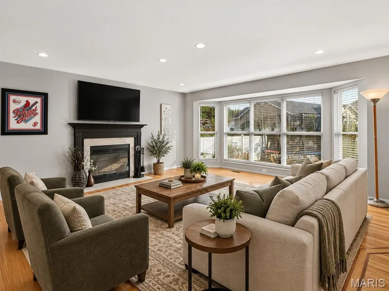 Virtually staged — 305 Valley Bluff Drive, Wentzville, MO 63385