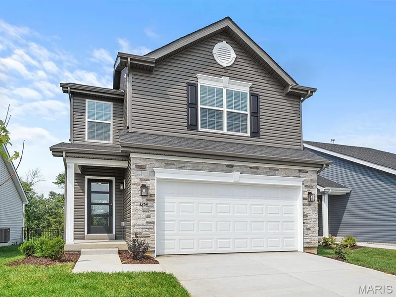 2 Arlington at Oakshire, O'Fallon, MO 63385 — listing photo 2 of 22