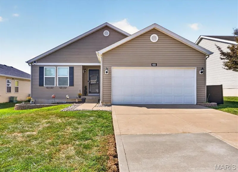 522 Rifle Ridge Drive, Wentzville, MO — listing photo 1