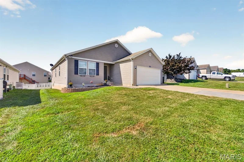 522 Rifle Ridge Drive, Wentzville, MO 63385 — listing photo 2 of 38