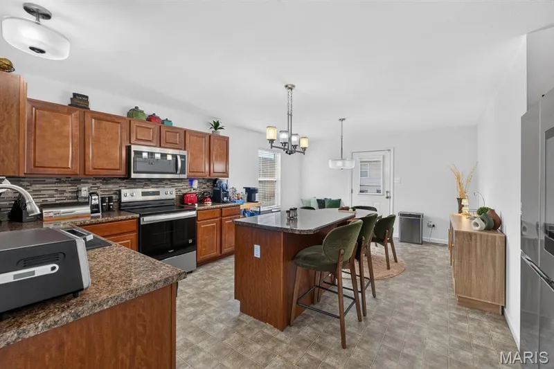 522 Rifle Ridge Drive, Wentzville, MO 63385 — listing photo 10 of 38
