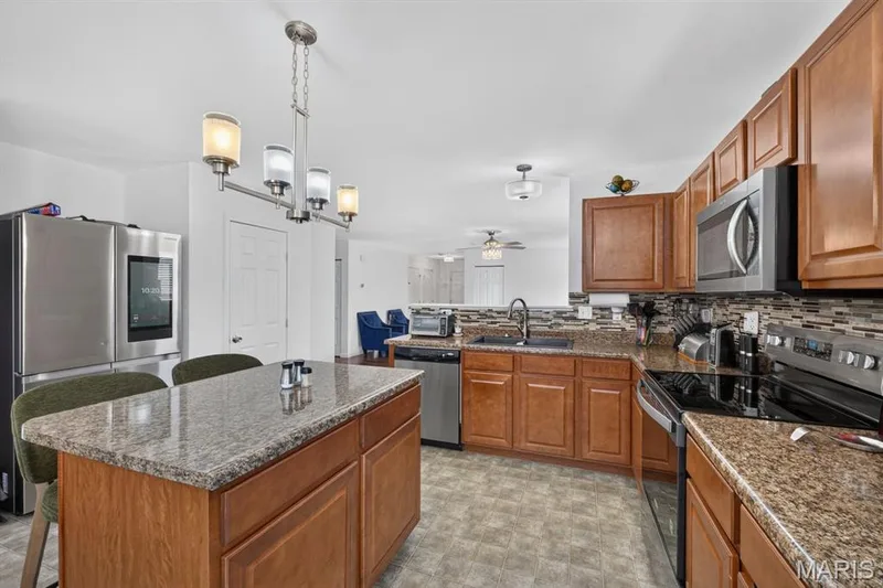 522 Rifle Ridge Drive, Wentzville, MO 63385 — listing photo 12 of 38