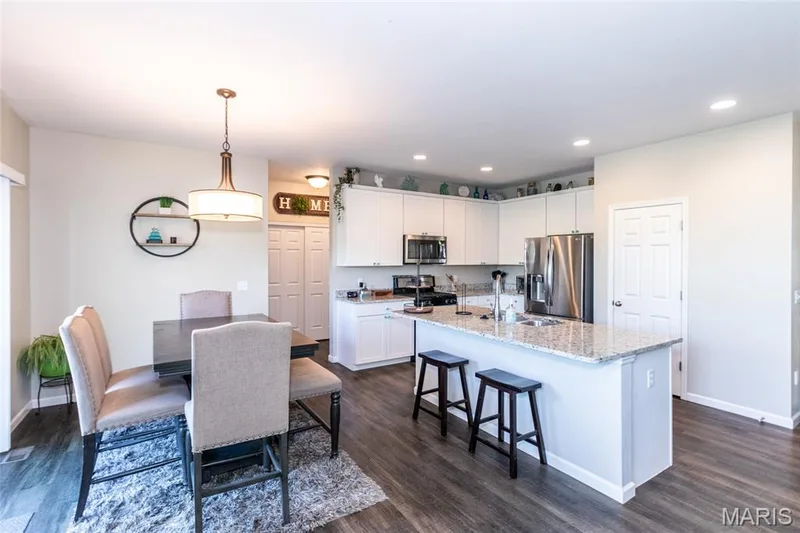Focal point kitchen island. — 21 Meadow Vista Court, St Peters, MO 63376