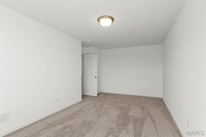 2 Fieldcrest at Oakshire, O'Fallon, MO 63385 — listing photo 4 of 23