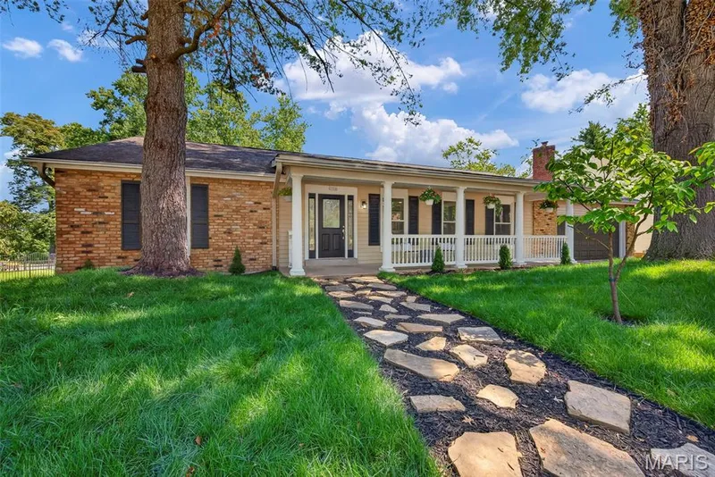 1768 Orchard Hill Drive, Chesterfield, MO 63017 — listing photo 4 of 95