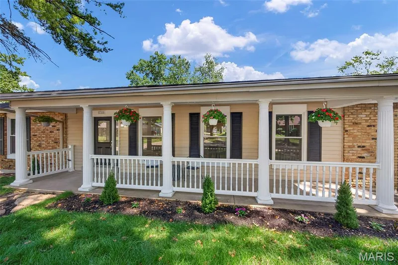 1768 Orchard Hill Drive, Chesterfield, MO 63017 — listing photo 5 of 95