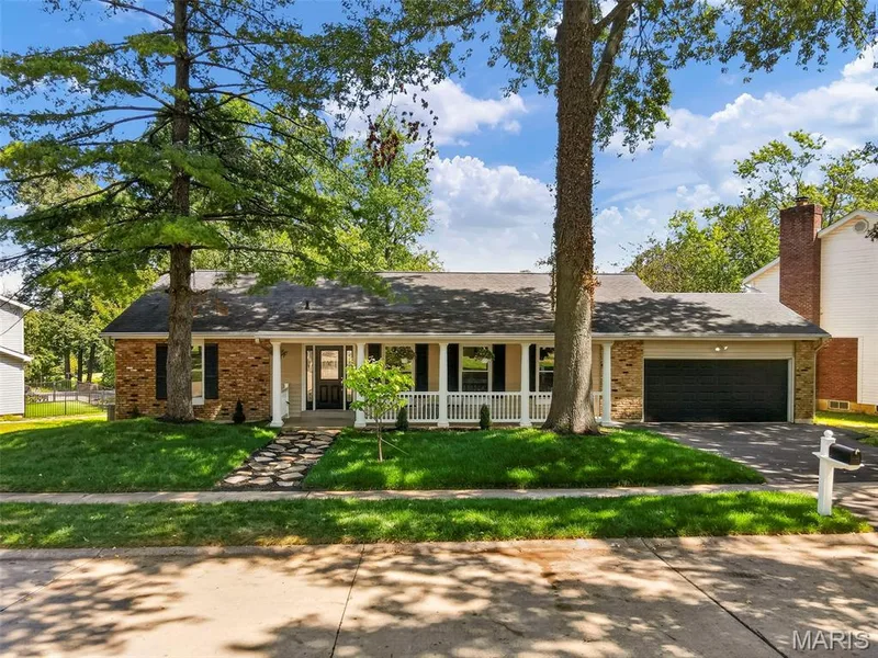 1768 Orchard Hill Drive, Chesterfield, MO — listing photo 1