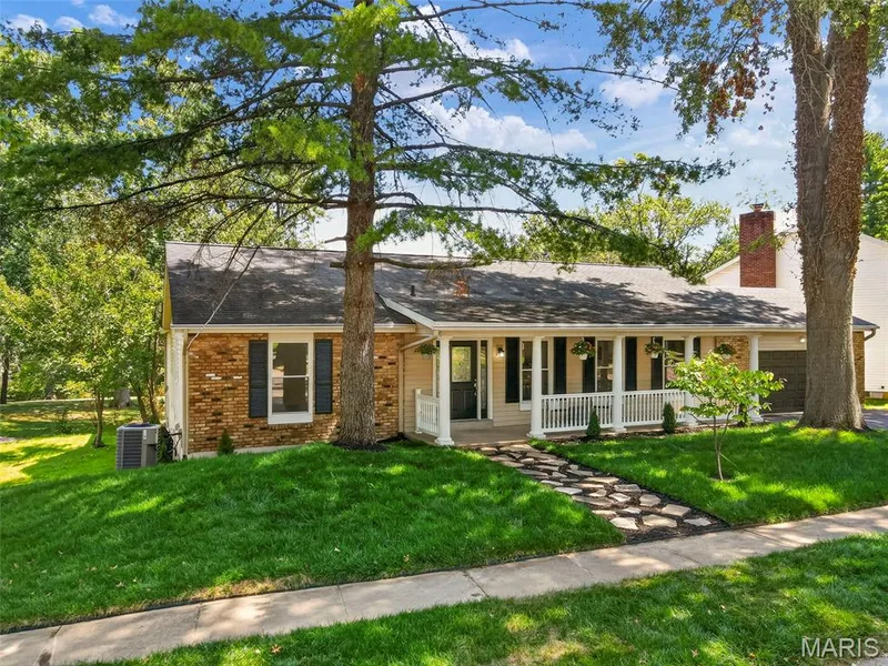 1768 Orchard Hill Drive, Chesterfield, MO 63017 — listing photo 6 of 95