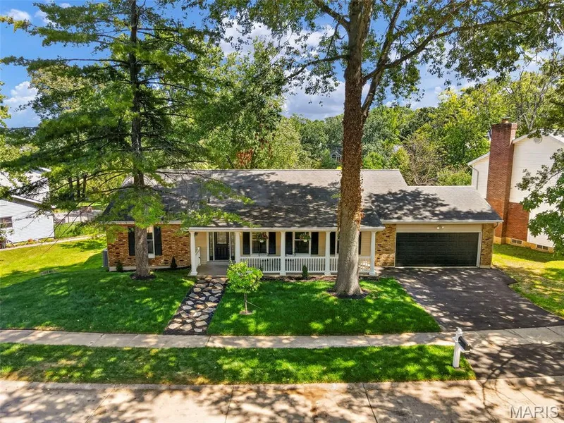 1768 Orchard Hill Drive, Chesterfield, MO 63017 — listing photo 7 of 95