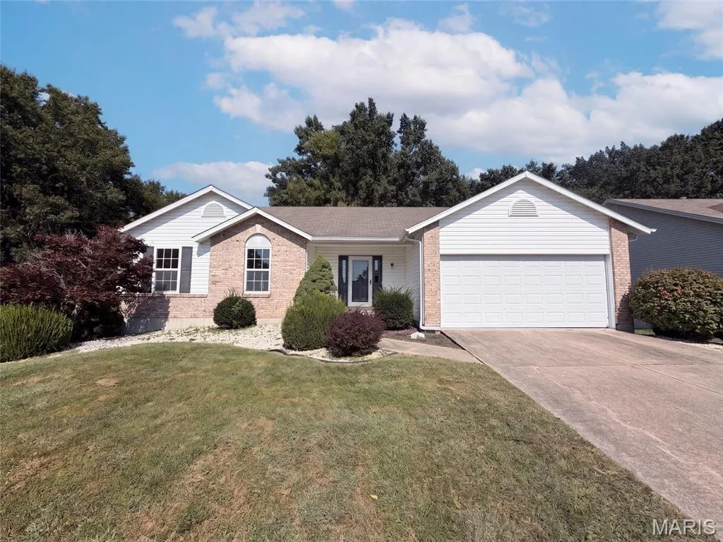 2827 Bromley Drive, O'Fallon, MO 63368 — listing photo 1 of 21